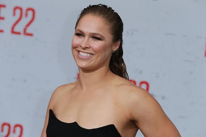 Ronda Rousey congratulates Kay Hansen on submission win in debut