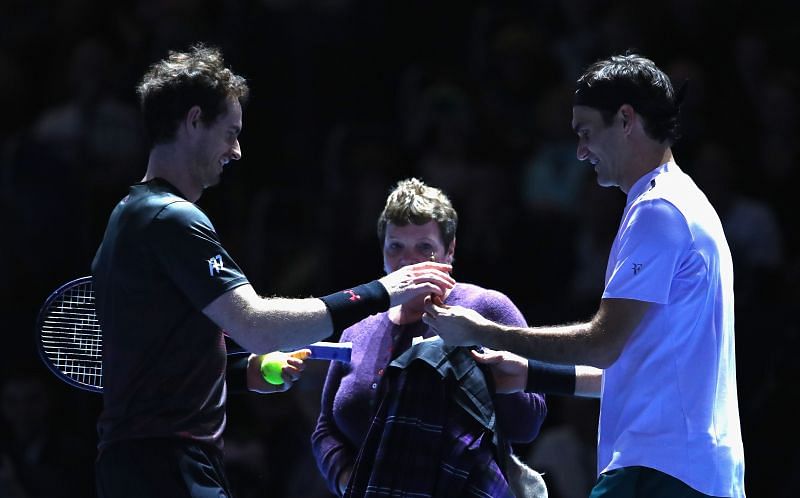 Andy Murray (L) and Roger Federer