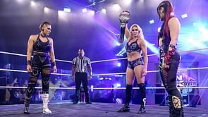 4 वर्तमान सुपरस्टार्स जो शायद कभी WWE नहीं छोड़ेंगे