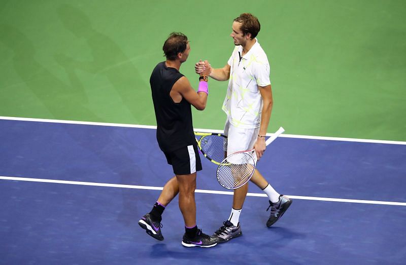Rafael Nadal (L) and Daniil Medvedev