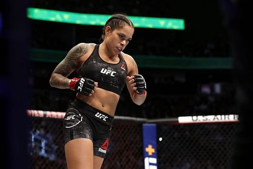 Amanda Nunes v Germaine de Randamie