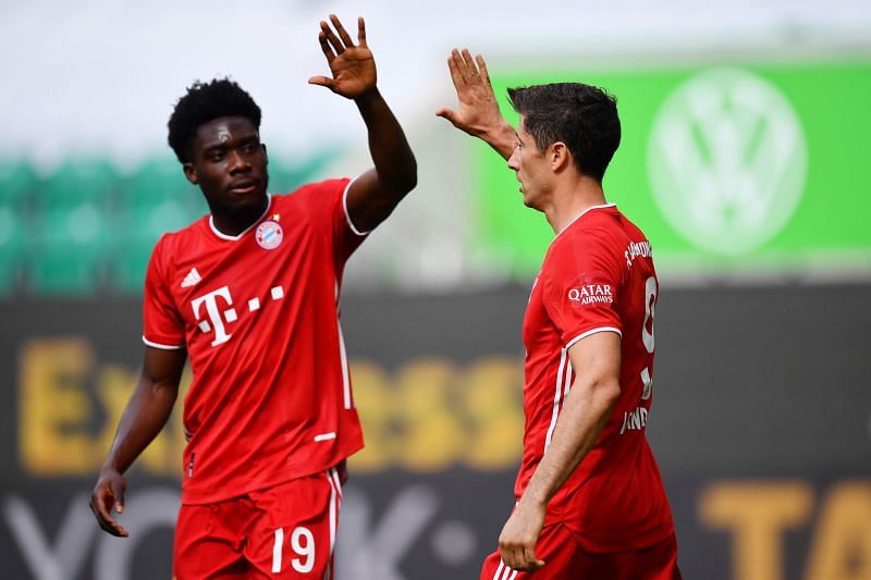 Davies (left) made sure Bayern&#039;s left flank was almost impenetrable | Bundesliga 2019-20