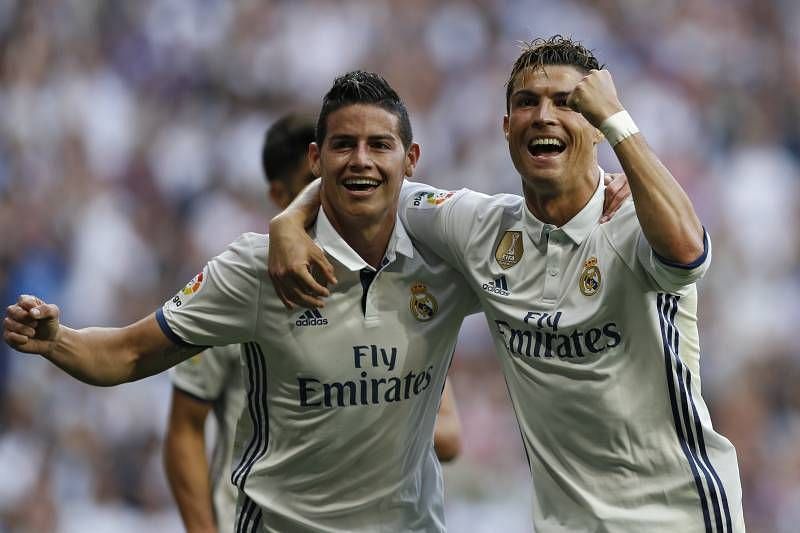 Cristiano Ronaldo Y James Rodriguez Hala Madrid GIF - Real Madrid