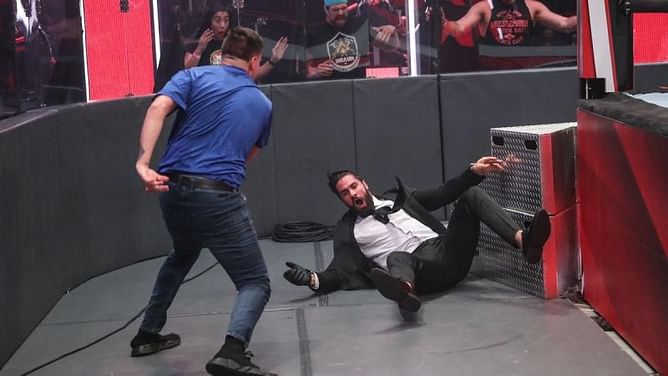 WWE Raw में डोमिनिक ने किया सैथ रॉलिंस पर जबरदस्त अटैक, पिता रे मिस्टीरियो बजाते रहे तालियां