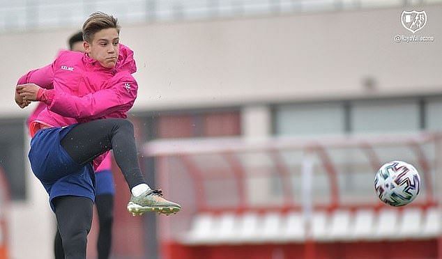 Barcelona look to complete the transfer of Rayo Vallecano&#039;s teenager, Fabian Luzzi