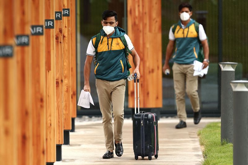 Pakistan cricket team arrive in England