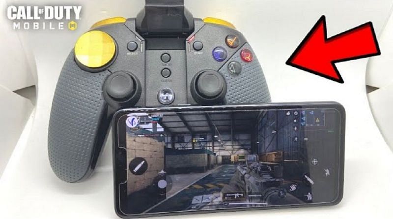 The players can use a controller in COD Mobile (Picture Courtesy: Squally / YouTube)