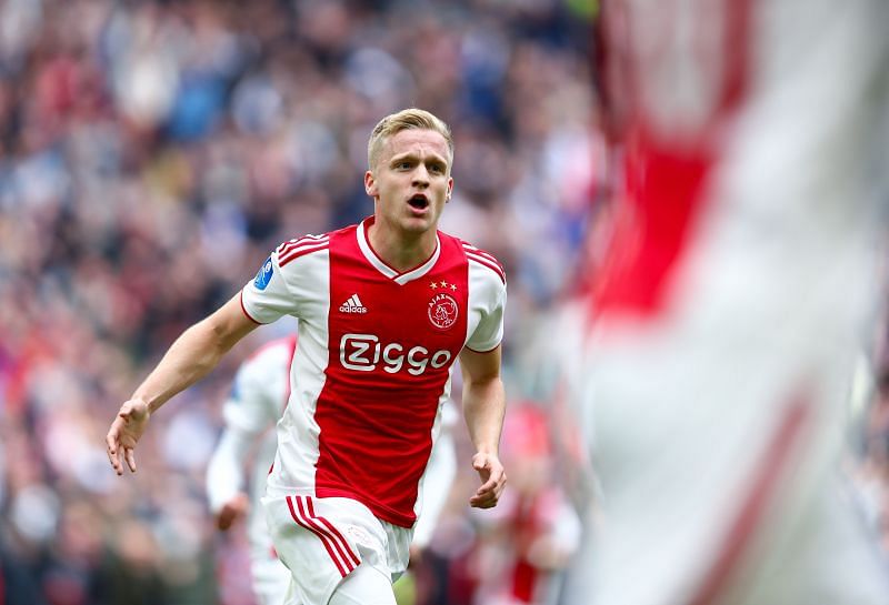 Van de Beek has garnered the Red Devils&#039; interest this summer