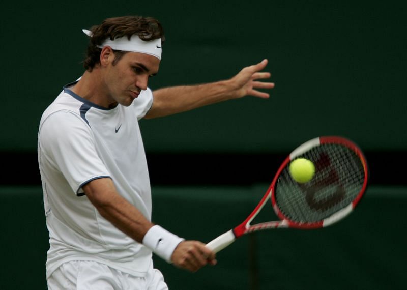 Roger Federer plays a slice at Wimbledon 2005