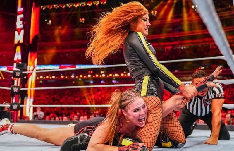 Becky Lynch and Ronda Rousey in the main event of WrestleMania 35