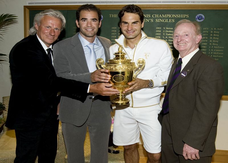 Roger Federer celebrating his 2009 Wimbledon win