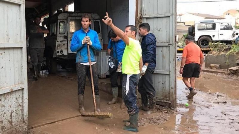Rafael Nadal participating in the cleaning work during the 2018 floods in Mallorca