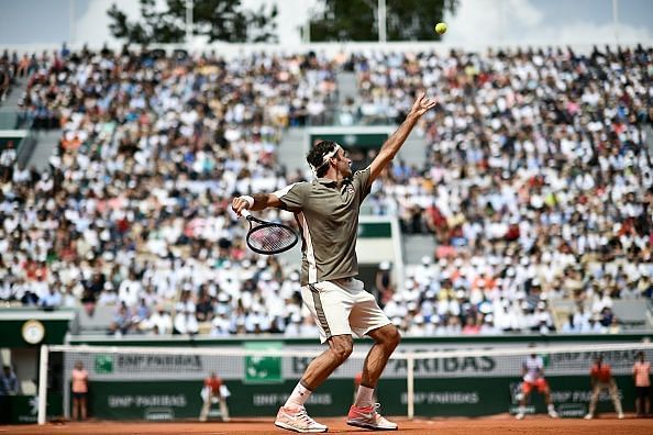 The picturesque Roger Federer serving stance