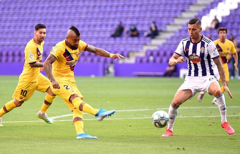 Arturo Vidal scored a stunning goal to give Barcelona the decisive lead in the game.