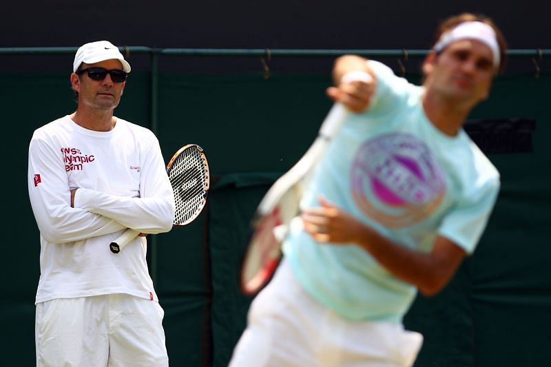 Paul Annacone (L) with Roger Federer (R)