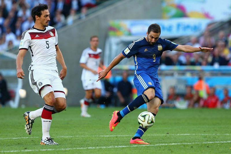 Gonzalo Higuain drags his shot wide against Germany in the 2014 World Cup final
