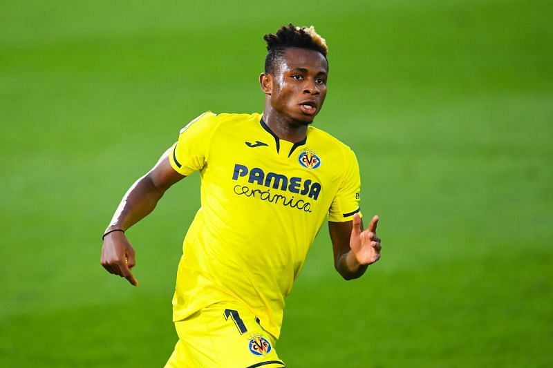 Villarreal&#039;s Samuel Chukwueze looks on as he tries to spot a run by Gerard Moreno