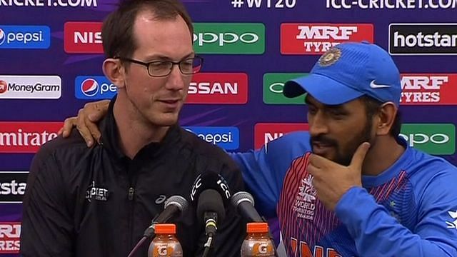 MS Dhoni grilled a reporter who questioned his fitness