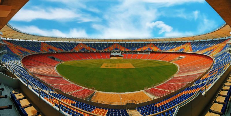 दर्शकों के हिसाब से अहमदाबाद का मोटेरा स्टेडियम इस समय सबसे बड़ा स्टेडियम है। और भी कई स्टेडियम वर्ल्ड में मौजूद है।