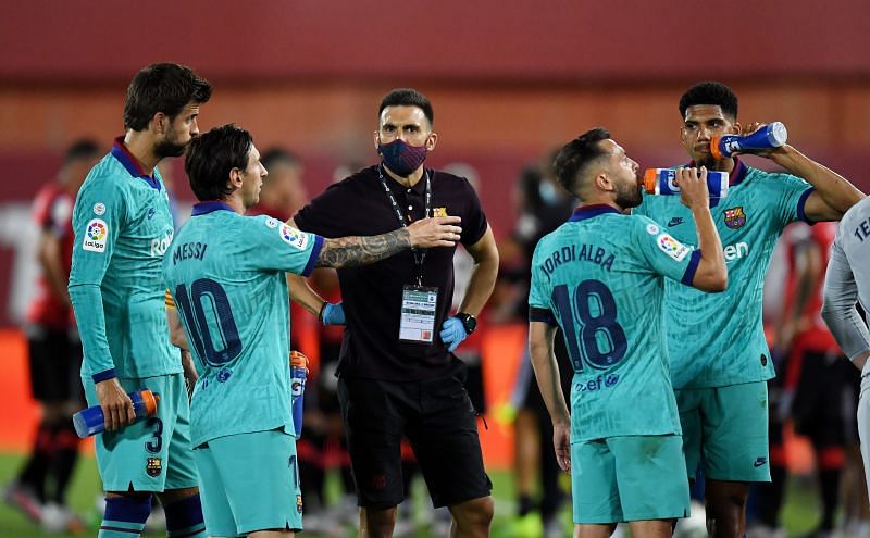 Barcelona assitant manager Eder Sarabia and Lionel Messi
