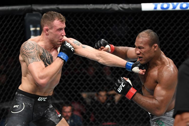 Jack Hermansson is a huge Middleweight who uses his size to full advantage
