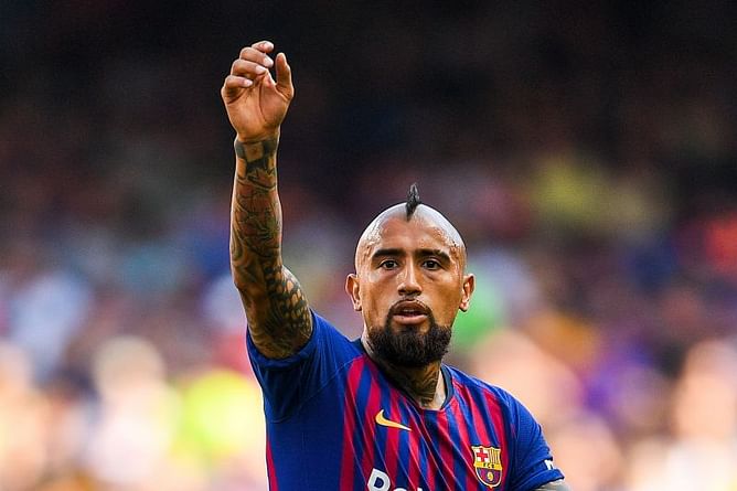 Barcelona star Arturo Vidal "annoyed" by James Rodriguez's problems with Real Madrid manager Zidane