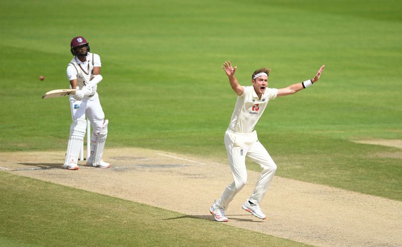 Stuart Broad joined the elite 500-club with Kraigg Braithwaite&#039;s dismissal.