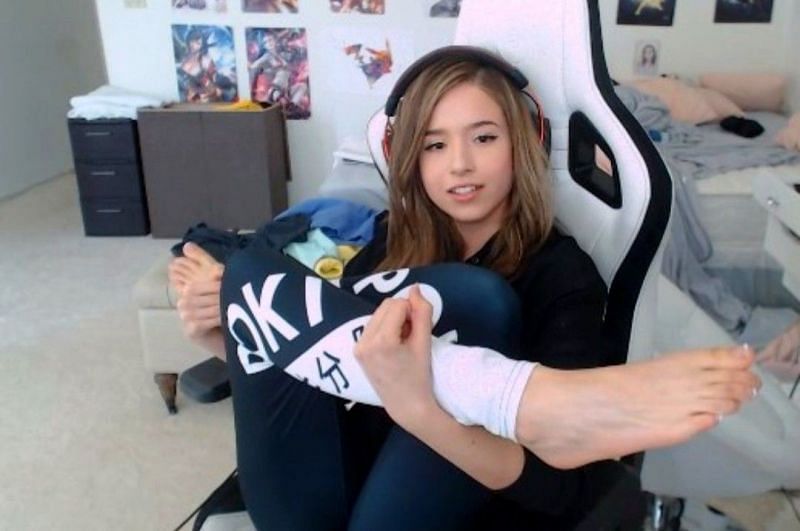 Pokimane googles herself only to find some interesting queries show up (Image Credits: Twitch / Reddit)