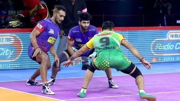 Ravinder Pahal (left) is one of the top right-corner defenders in the PKL.