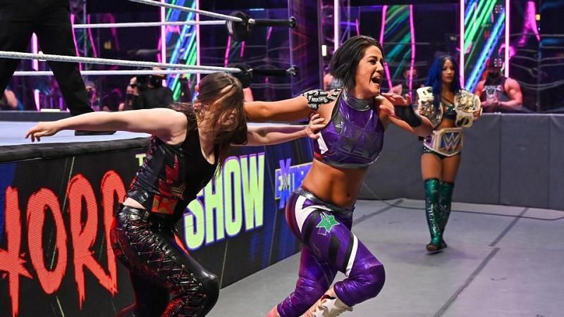 Bayley and Nikki Cross go head to head as Sasha looks on, sporting the SmackDown Women&#039;s Title