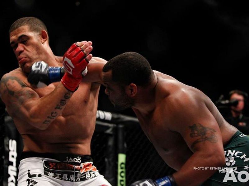 Daniel Cormier stopped Antonio Silva at round 1