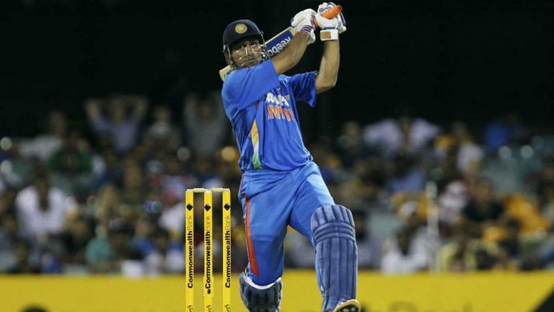 MS Dhoni&#039;s clever 44* helped India chase down 270 runs at Adelaide in 2012
