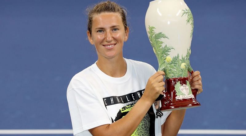 Victoria Azarenka with the 2020 Western and Southern Open trophy