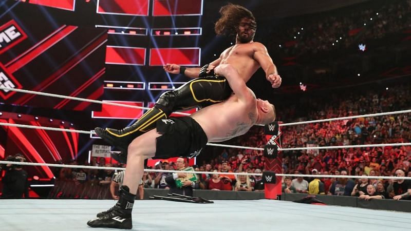 ब्रॉक लैसनर vs सैथ रॉलिंस (WWE यूनिवर्सल चैंपियनशिप)
