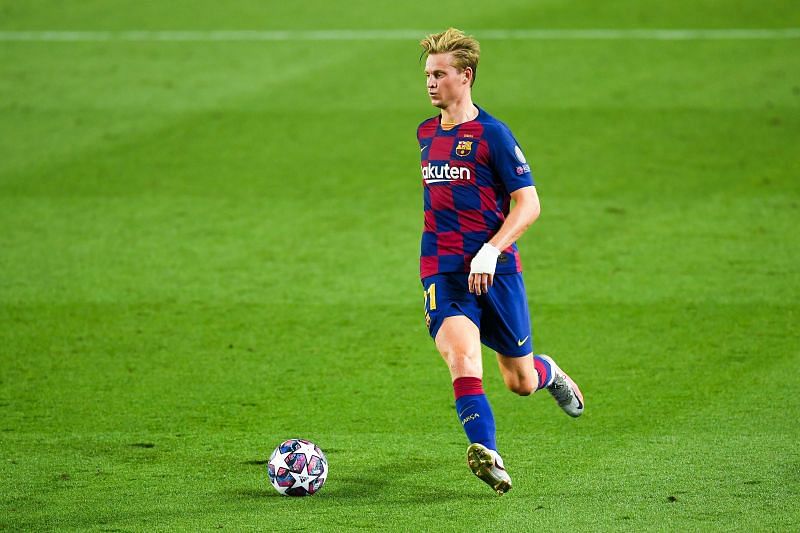 FC Barcelona&#039;s Frenkie de Jong was hassled throughout by Bayern Munich.