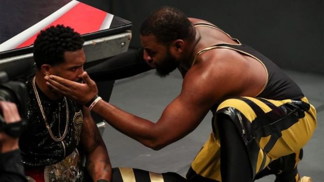 Result of RAW Tag Team Titles match, WWE teases popular faction's split at SummerSlam