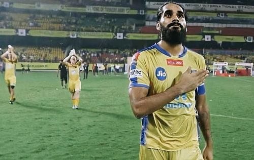 Sandesh Jhingan in a Kerala Blasters shirt (Photo: Twitter)