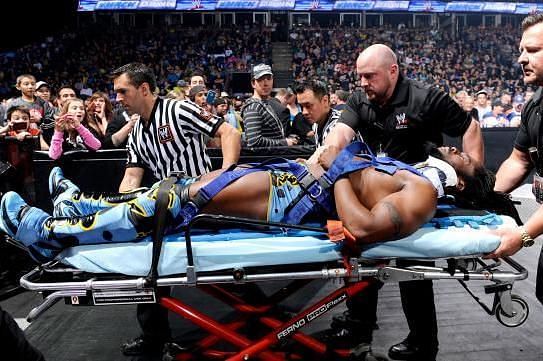 WWE में स्ट्रेचर का इस्तेमाल कई स्टोरीलाइन में देखा जा चुका है 