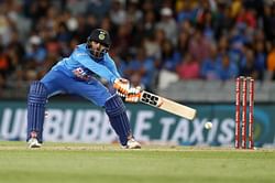 Michael Vaughan asks Ravindra Jadeja why he isn't wearing beachwear as CSK all-rounder sports denim on a beach