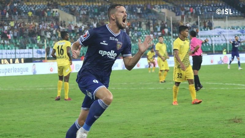 Nerijus Valskis celebrating a goal (Photo: ISL)