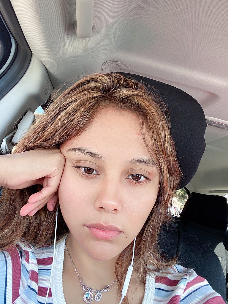 5 Popular Female Streamers Without Makeup