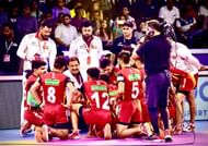Dr Yadav with the Bengaluru Bulls team