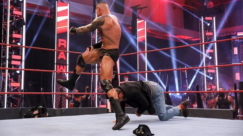 WWE Raw में रैंडी ऑर्टन ने एक बार फिर दिखाया अपना खतरनाक रूप 