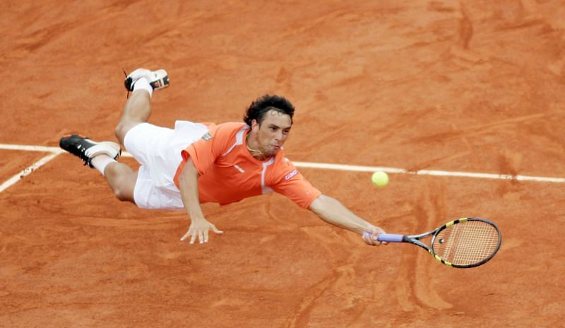 Mariano Puerta in action during the 2005 French Open final against Rafael Nadal