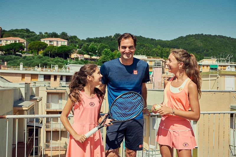 Roger Federer with Carola Pessina and Vittoria Oliveri