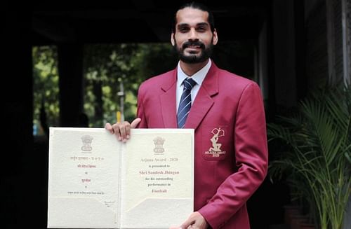 Sandesh Jhingan received the Arjuna Award from Indian President Ramnath Kovind (Image Courtesy: AIFF)