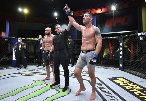 UFC Fight Night: Akhmedov v Weidman: Weidman is back to the win column