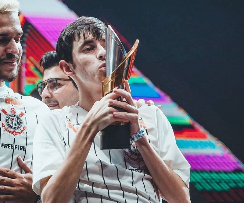 Genildo &quot;Japa&quot; Andr&eacute; after winning the Free Fire World Series 2019 (Image Credit: SporTV)