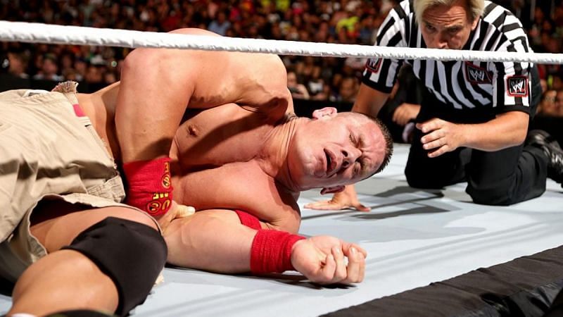 WWE दिग्गज जॉन सीना की कई बार रिंग में बुरी हालत की गई है