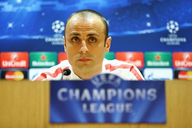 Dimitar Berbatov urges Chelsea to break the bank for goalkeeper